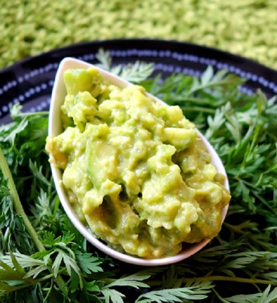 avokadova_pomazanka_s_rapikatym_celerem_recepty