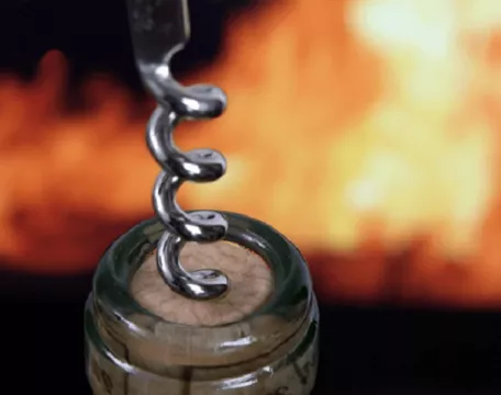 vino_ohen_lahev_otvirak_na_vino