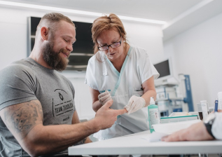 Jiří Tkadlčík na preventivním vyšetření ledvin v B. Braun Avitum na Bulovce