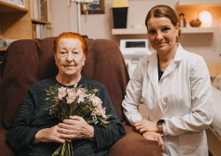 pacientka na domácí hemodialýze s primářkou dialyzačního střediska B. Braun MUDr. Michalíčkovou
