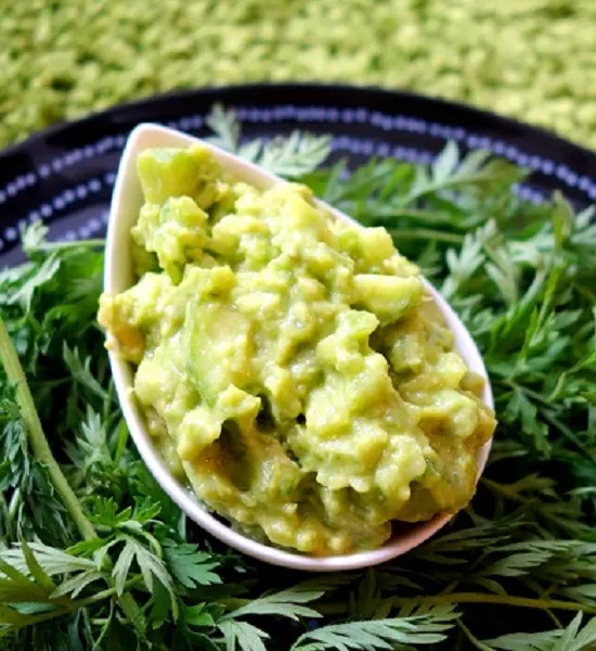 avokadova_pomazanka_s_rapikatym_celerem_recepty