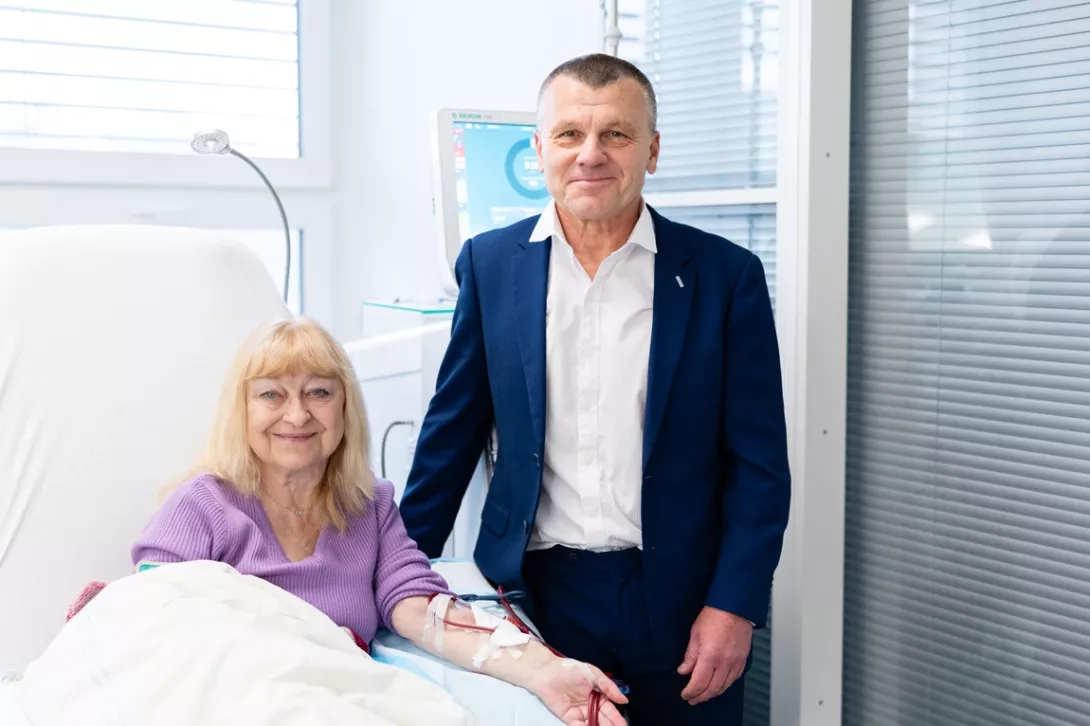 Dialyzační středisko Ústí nad Orlicí B. Braun Avitum primář s pacientkou