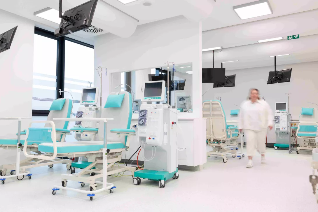 Dialyzační středisko Olomouc, záběr na moderní dialyzační sál