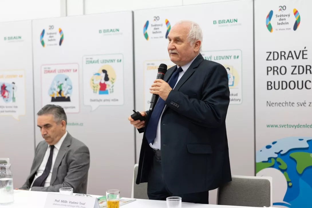 Vladimír Tesař, místopředseda České nefrologické společnosti a přednosta Kliniky nefrologie 1. LF UK a VFN v Praze, během tiskové konference ke Světovému dni ledvin 2026