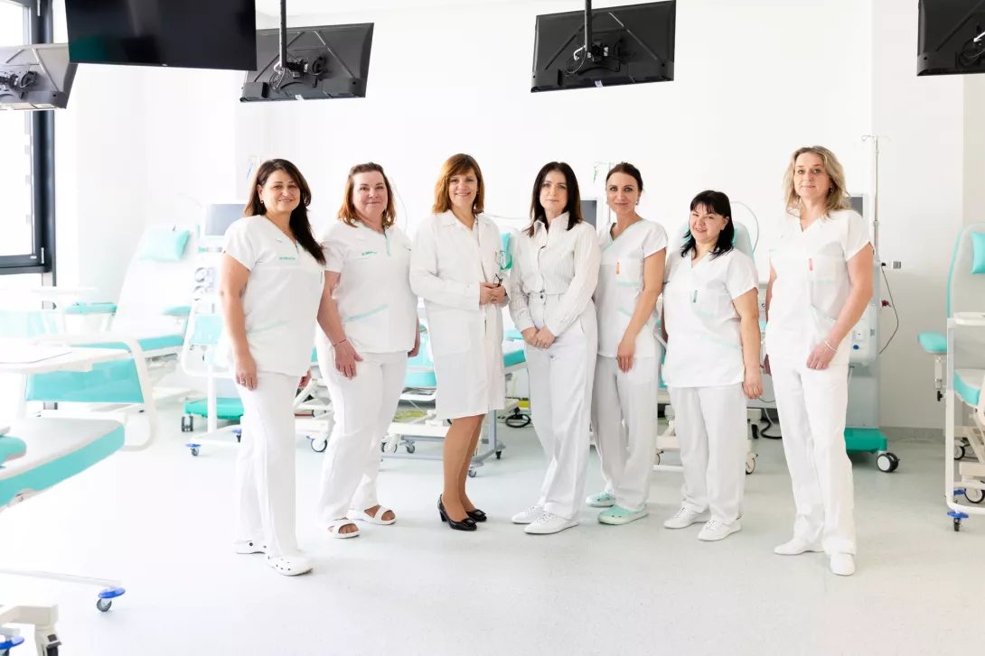 Tým zdravotníků a vedoucí lékařka z dialyzačního střediska Olomouc