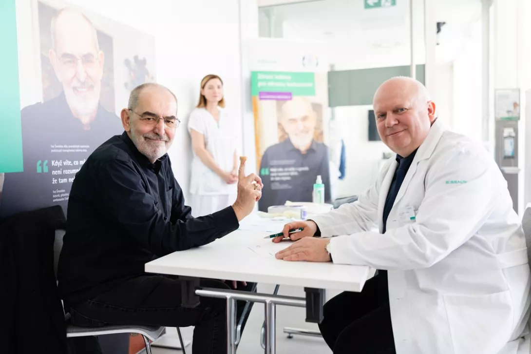 Ivo Šmoldas během vyšetření rizikových faktorů s MUDr. Vladimírem Vojancem, vedoucím lékařem sítě dialyzačních středisek a nefrologických ambulancí B. Braun Avitum